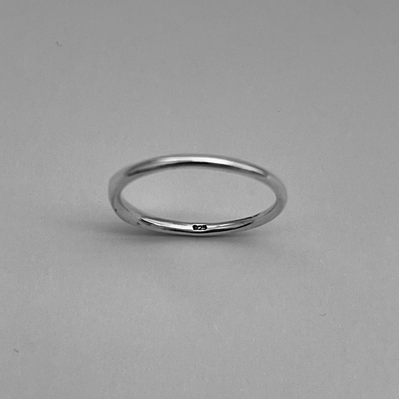 Sterling silver dainty paw with angel wings band ring, paw print ring, wings - Picture 8 of 9